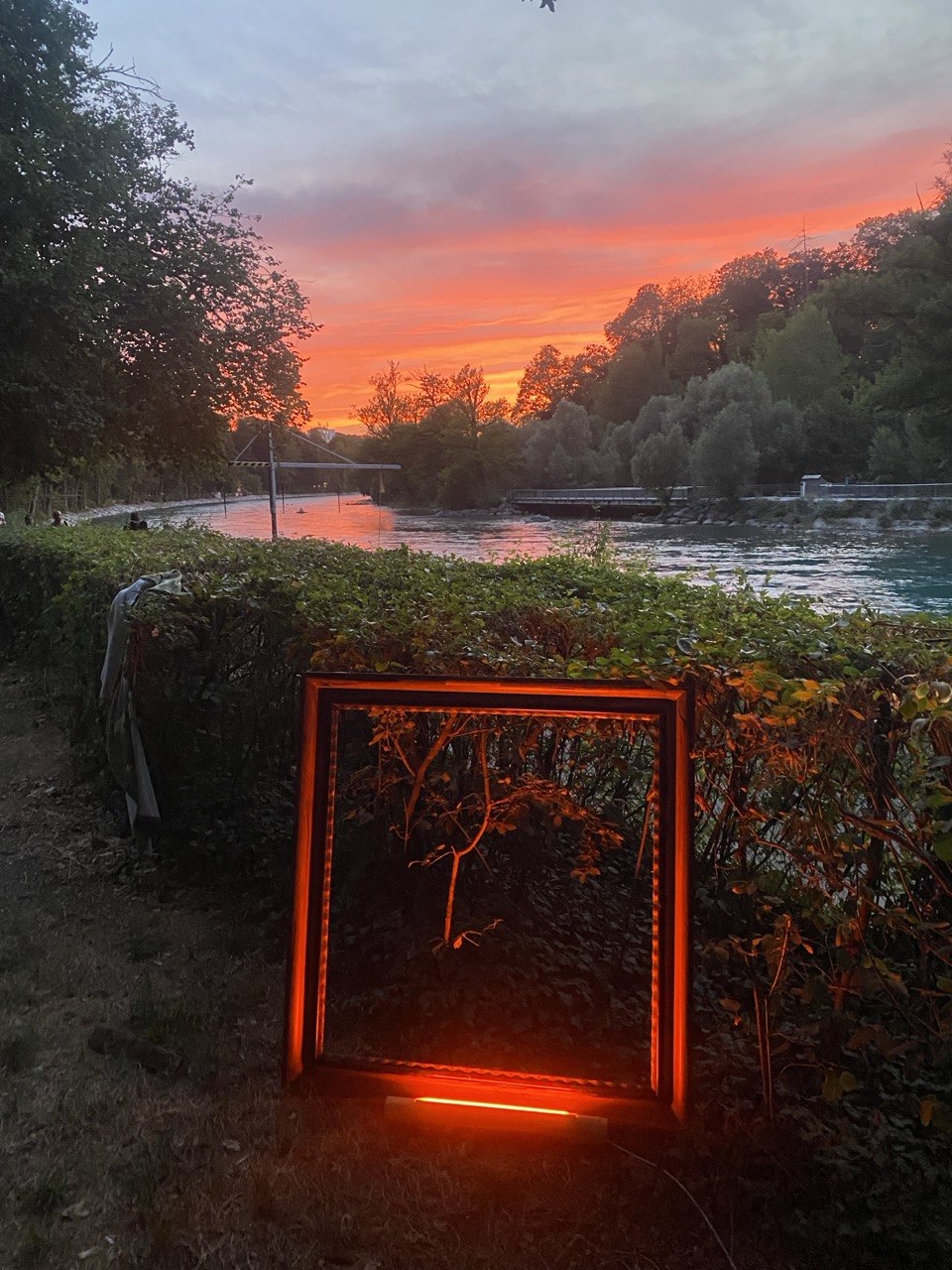 Emma Amber Licht – Perfektes Licht - Sonnenuntergang an der Aare